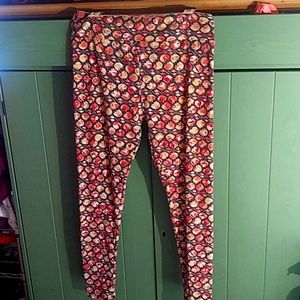 LuLaRoe patterned leggings